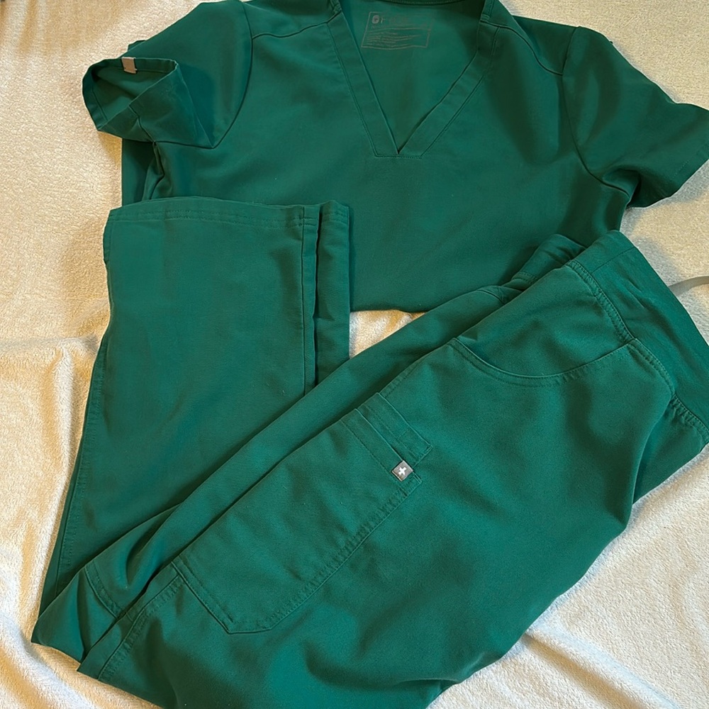 Extra small green Figs scrub top & small green Figs scrub pants.